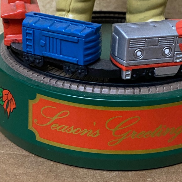 Coca Cola Santa Claus Mechanical Ertl Bank 1st in the Series Moving Train. - Picture 3 of 11